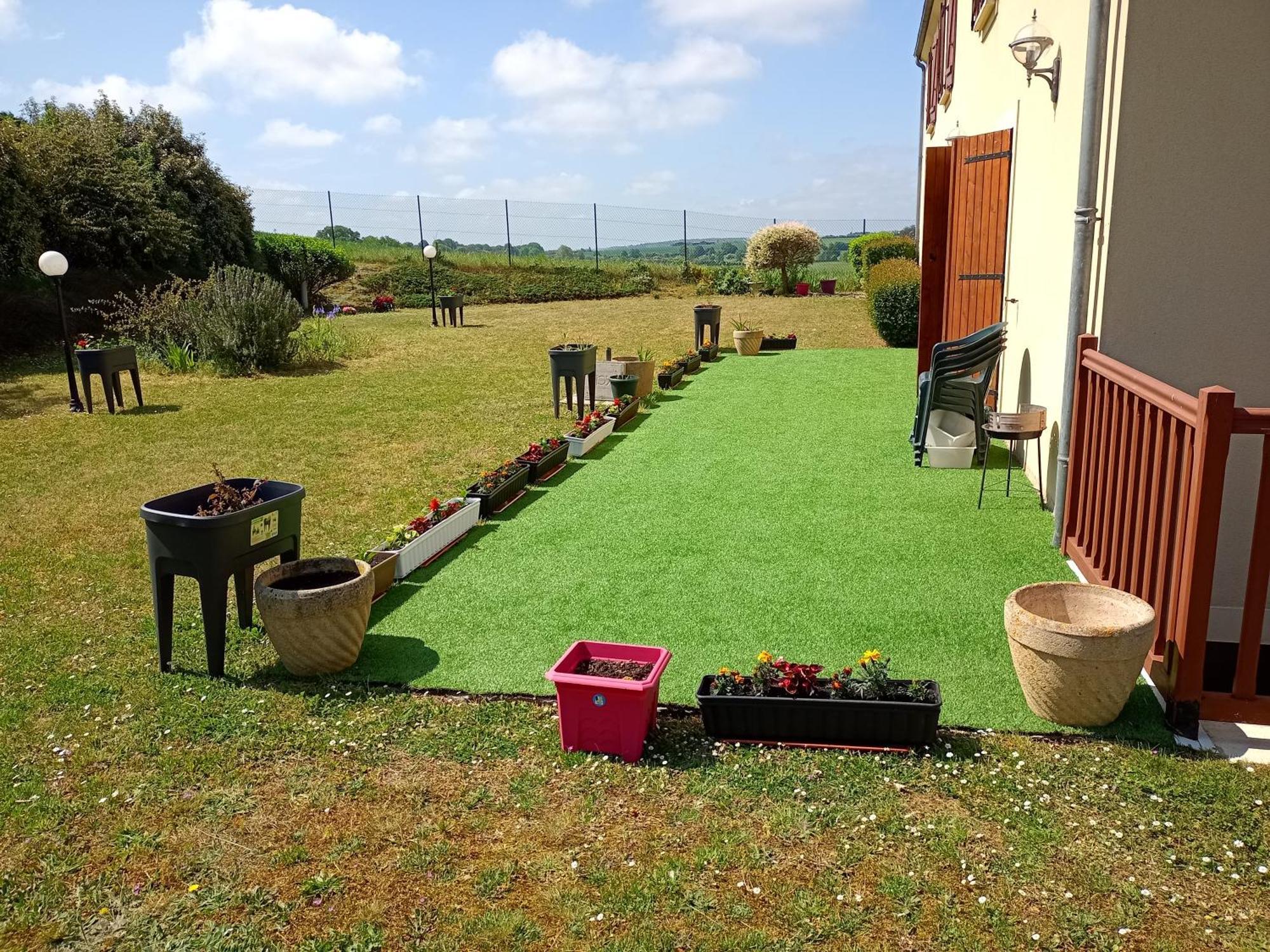 Logis Hotel Les Confins Du Perche Sceaux-sur-Huisne Exterior foto